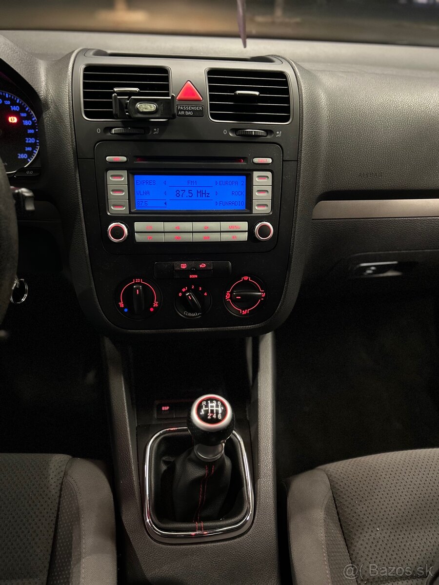 Volkswagen Golf 1.6 FSI - 9