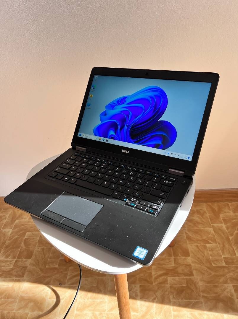 Notebook 14" DELL.Intel i5-6300U 2x2,40GHz.8gb ram.120g SSD - 9