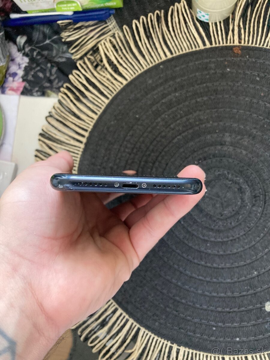 Apple iPhone XR - 9