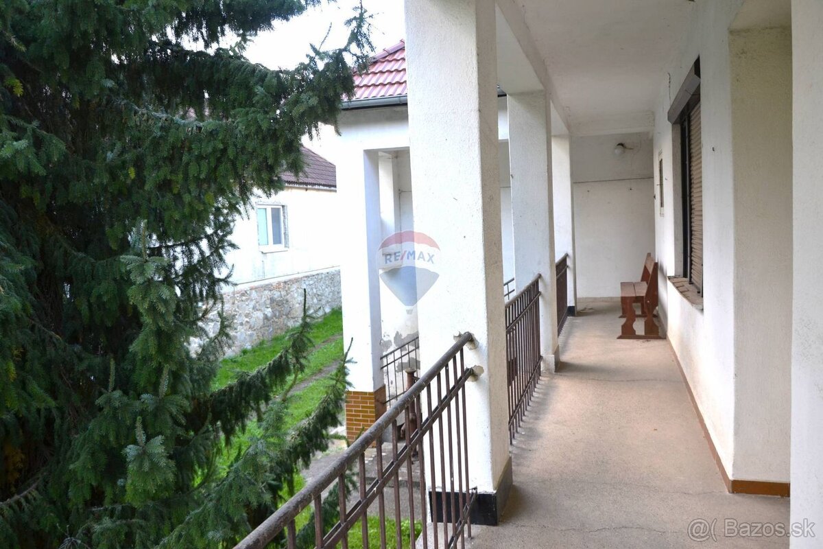 Utešený dom na predaj s veľkou záhradou v dedinke České Brez - 9