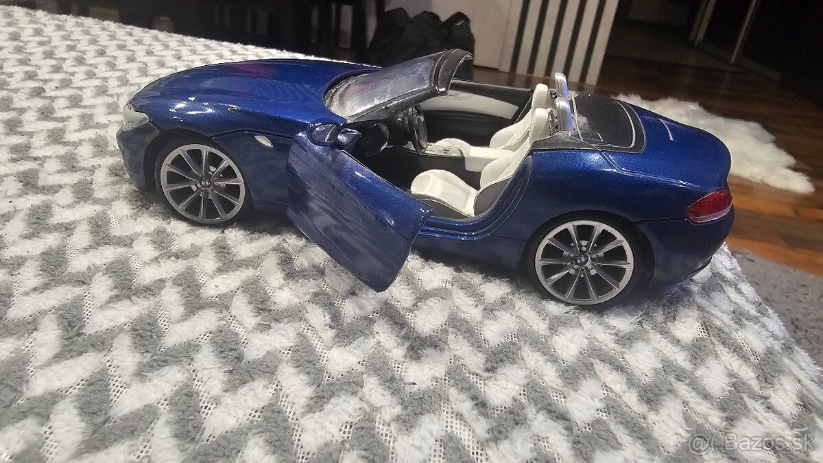 Model 1:18 Jaguar XJ220 - 9