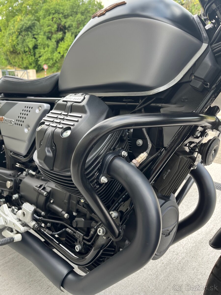 Moto Guzzi V9 Bobber Special Edition - 9