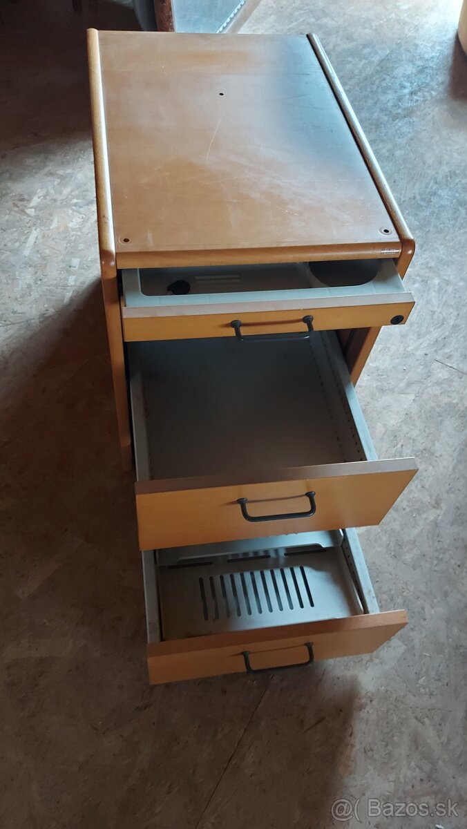 Predám drevenú posteľ - 9