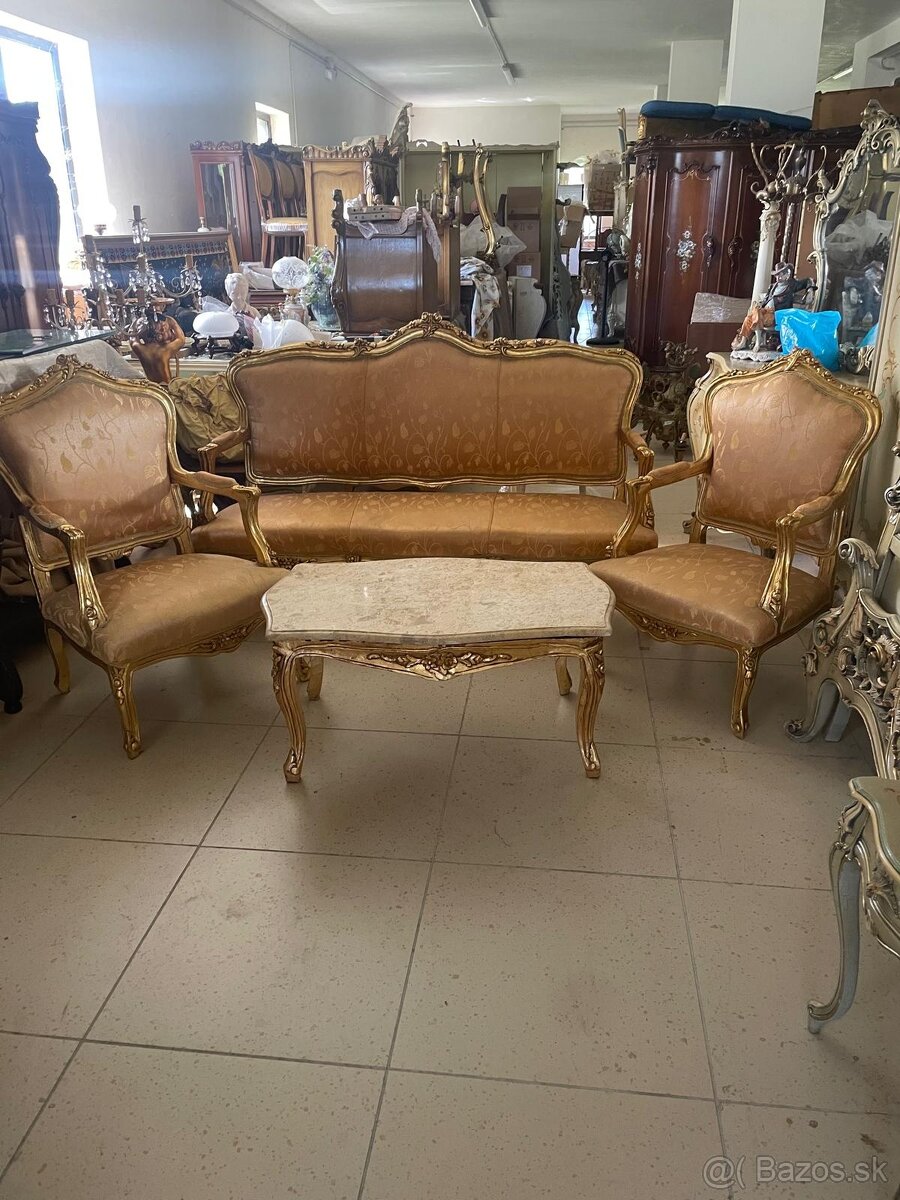 Staré sedenie so stolíkom. - 9