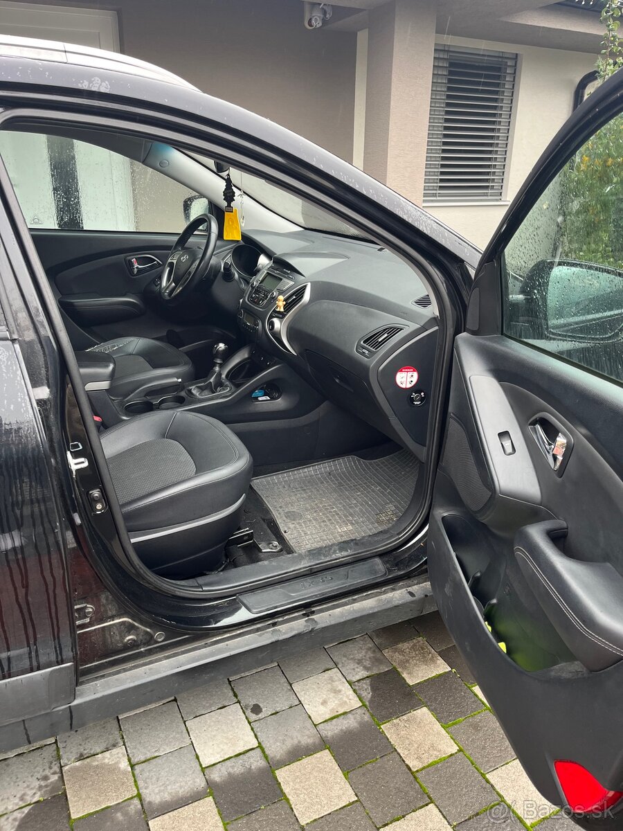 Hyundai ix35 2.0 crdi 2011 4x4 s uzávierkou a s ťažným - 9