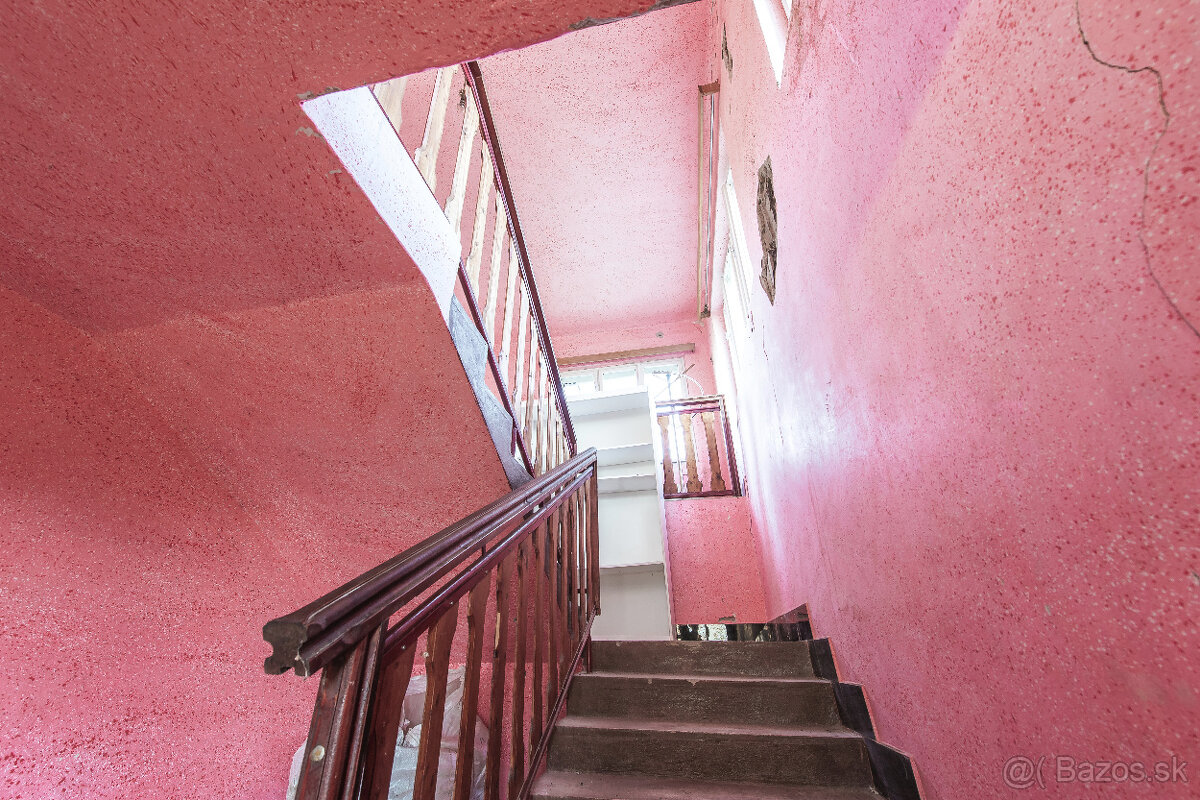 Rodinný dom určený na rekonštrukciu v obci Veľké Trakany. - 9