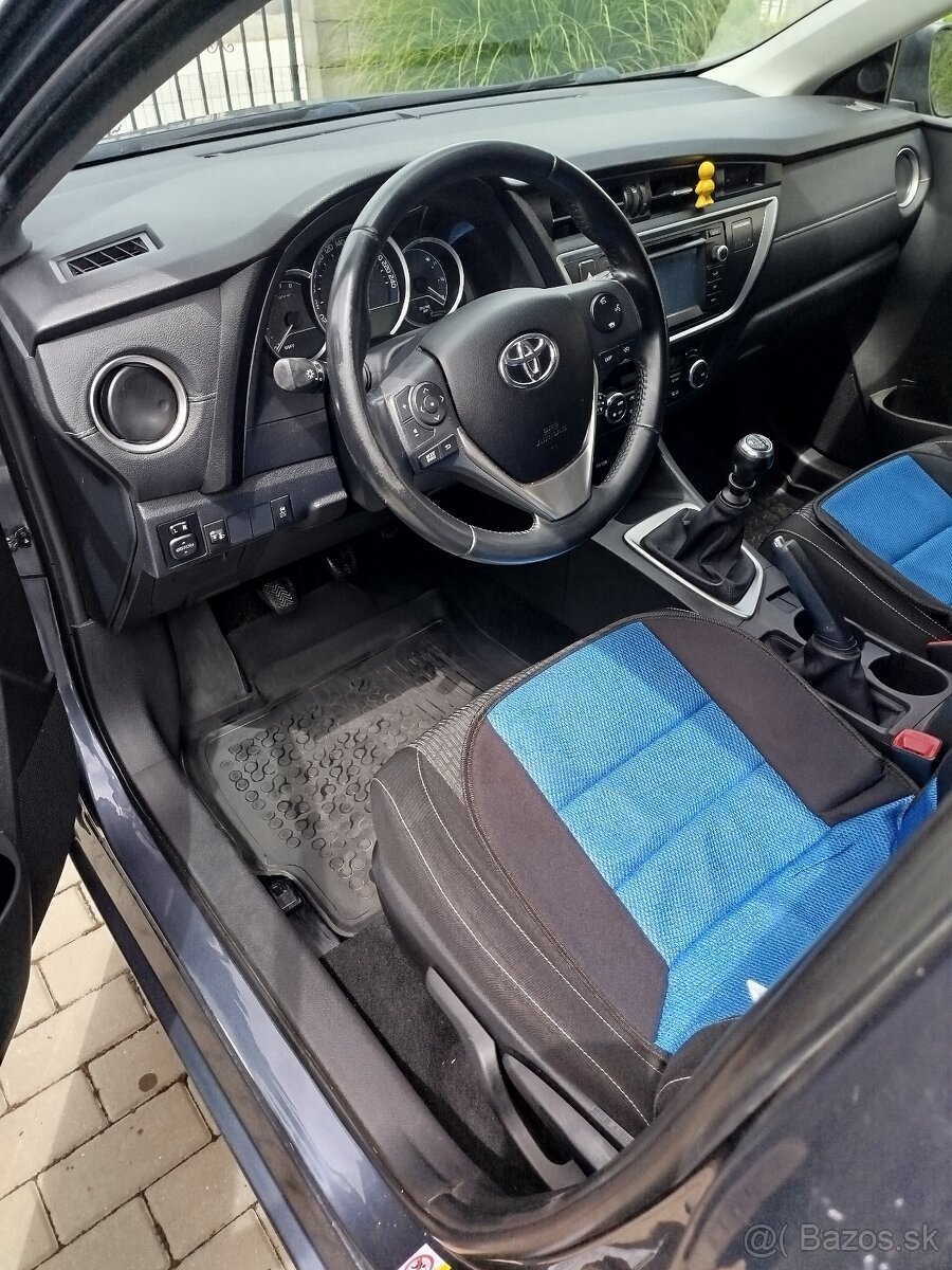 Predam Toyotu Auris - 9