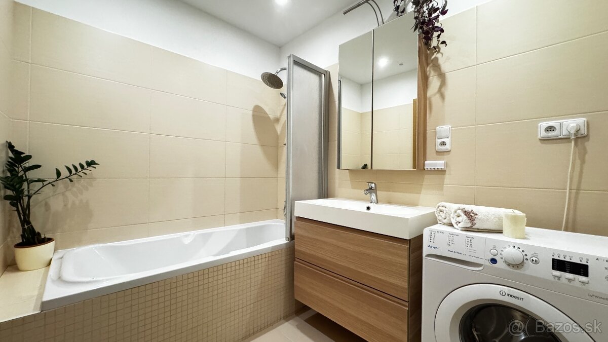Prenájom 3-izbového bytu – Sereď, Novomestská ulica - 9