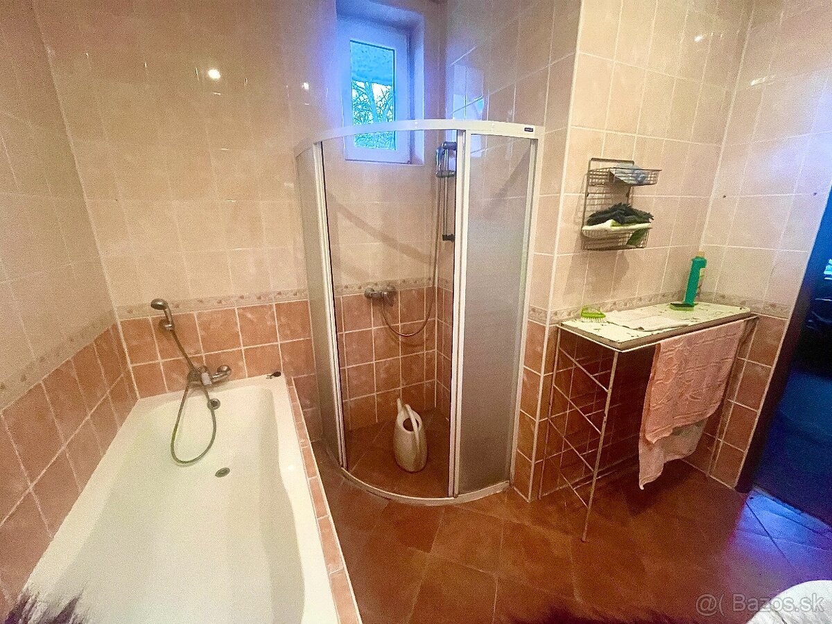 Dvojgeneračný 6 - izbový rodinný dom - Nižná Myšľa - 9