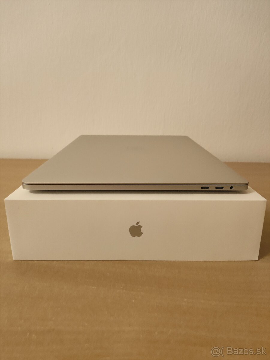 MacBook Pro 15 2017 | Core i7 • 16GB • SSD - 9