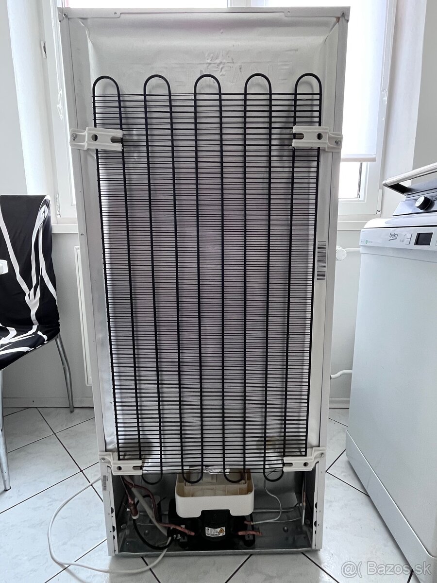 Chladnička s mrazničkou 70 € - 9