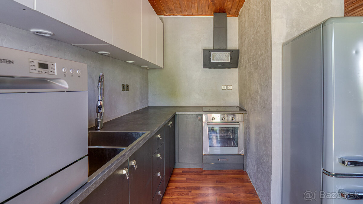 Trojpodlažná polyfunkčná budova v úplnom centre Šamorína na - 9