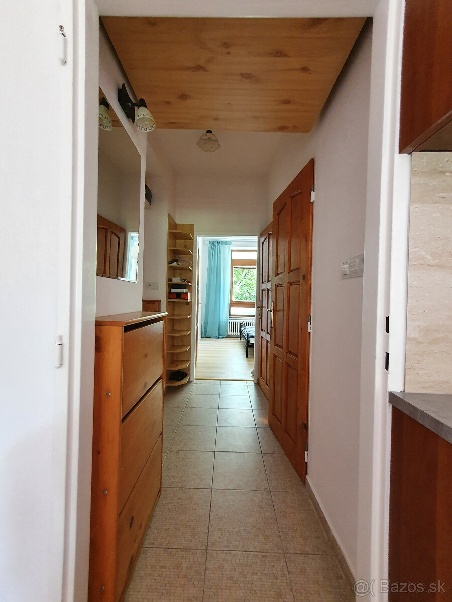 >>>>2-izbový tichý byt - 200m od OC NIVY - BLÍZKO CENTRA - 9