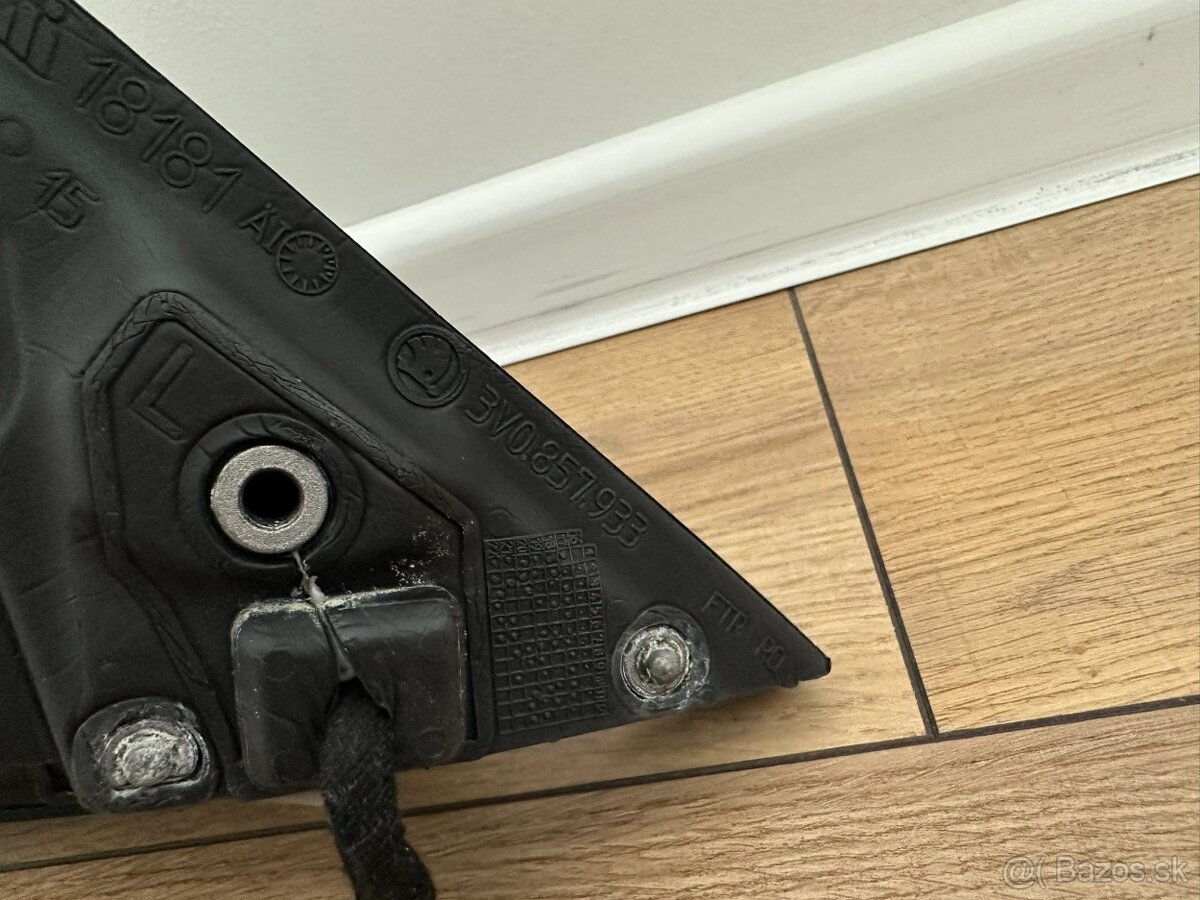 Originál Škoda ľavé spätné - 3V0857933 - 9