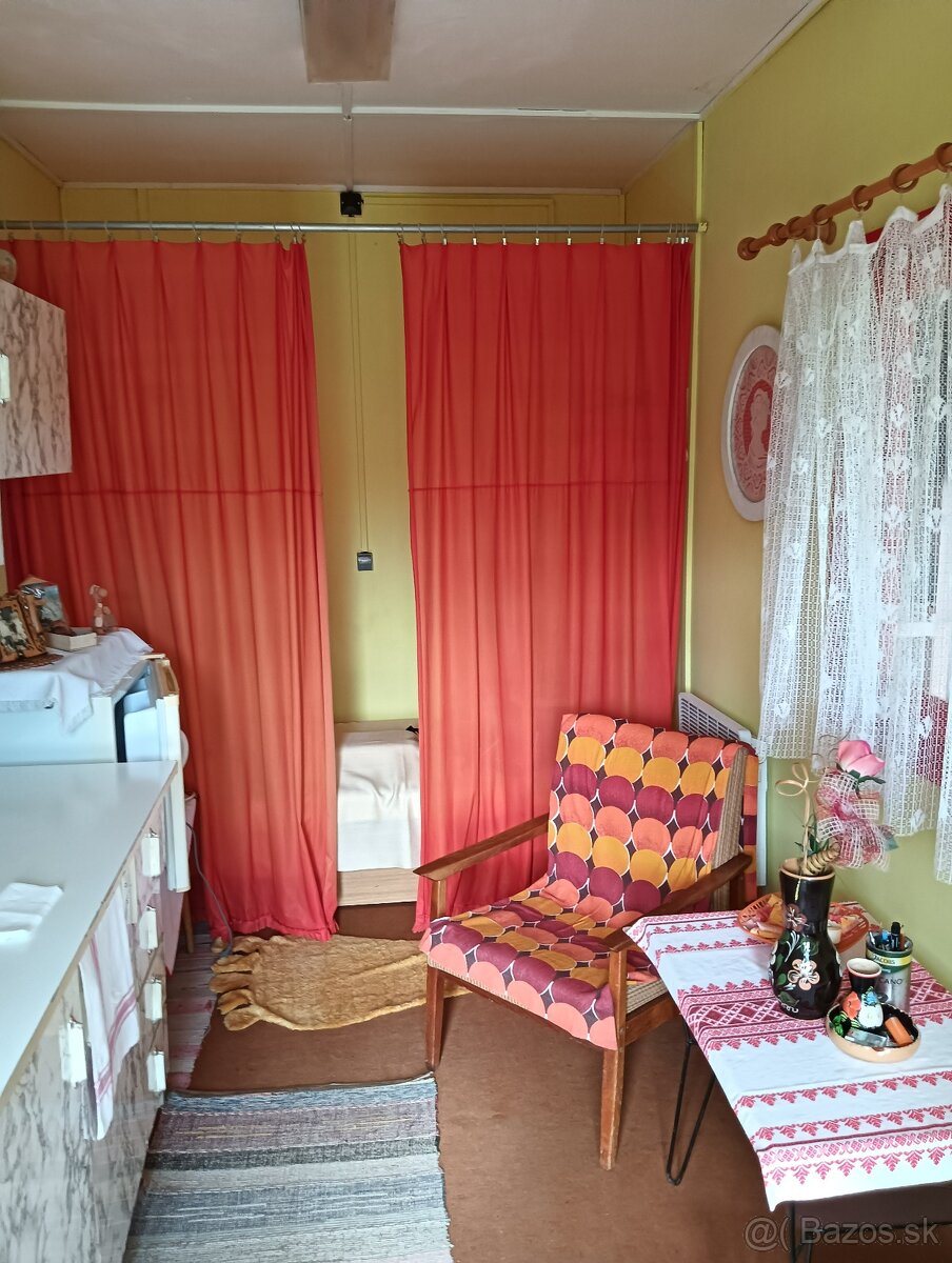 Udržiavaná záhrada s chatkou - 9