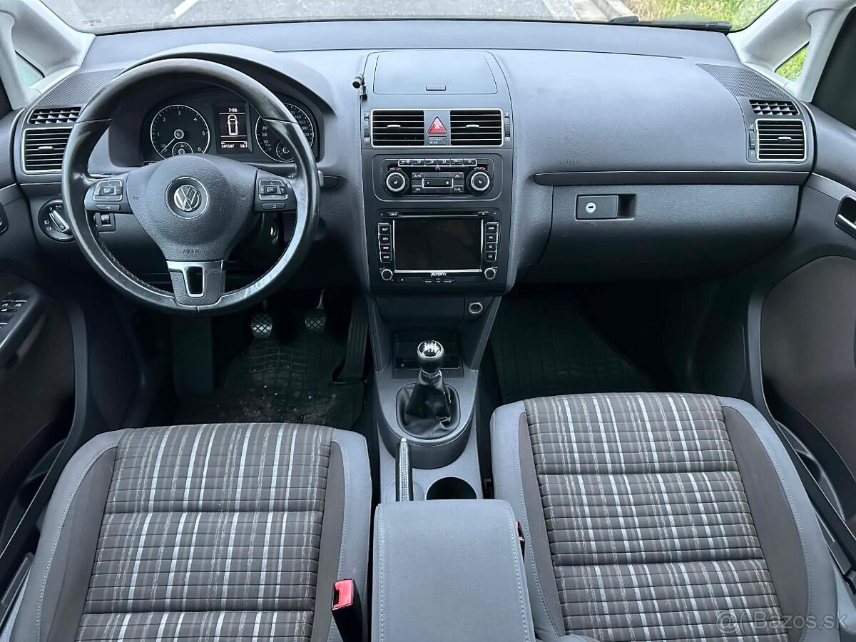 Volkswagen Touran Cross 1.6 TDI 5 miest 2011 - 9