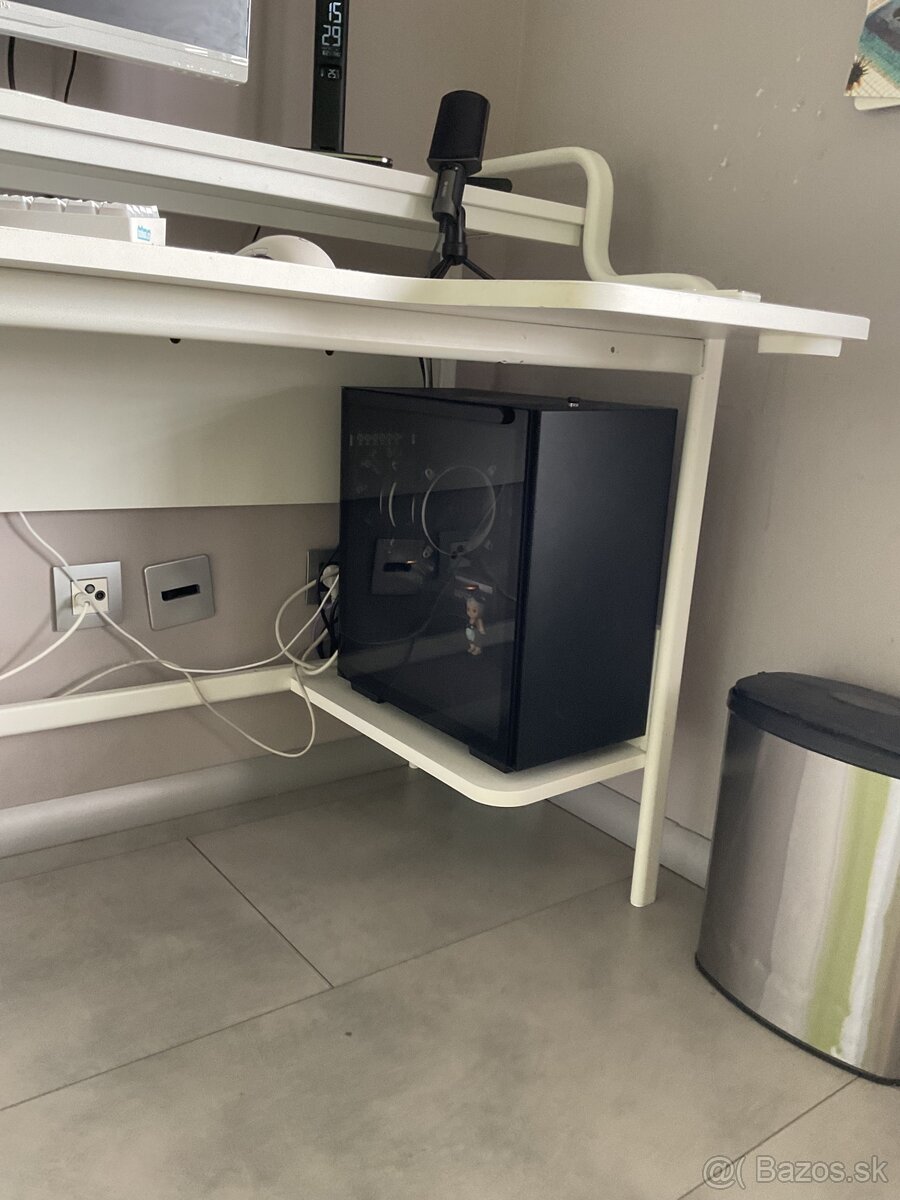 PREDAM BIELI STÔL - 9