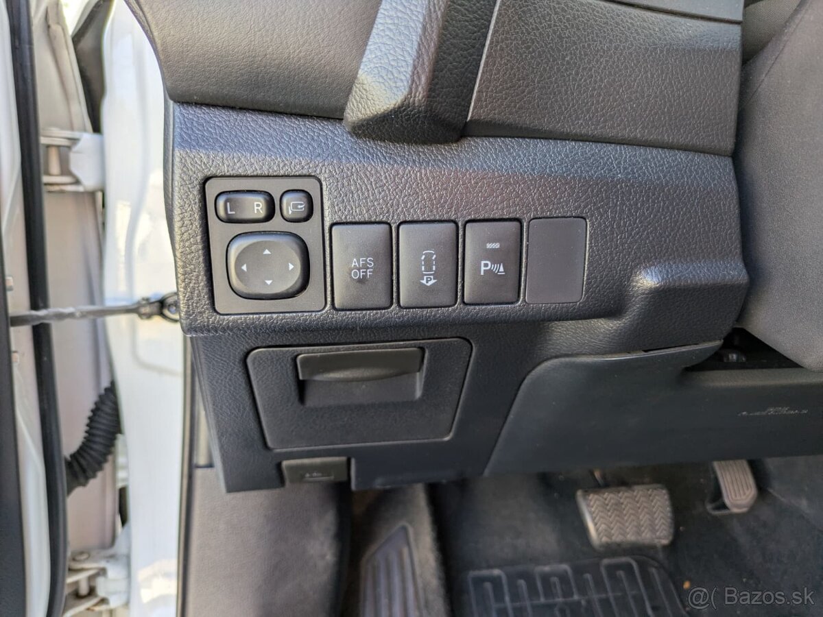 Toyota Auris TS 1.8 Hybrid - 9