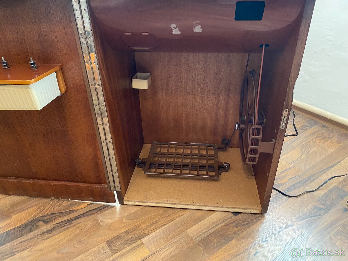 Mechanický Šijací stroj Lada 236 - 9