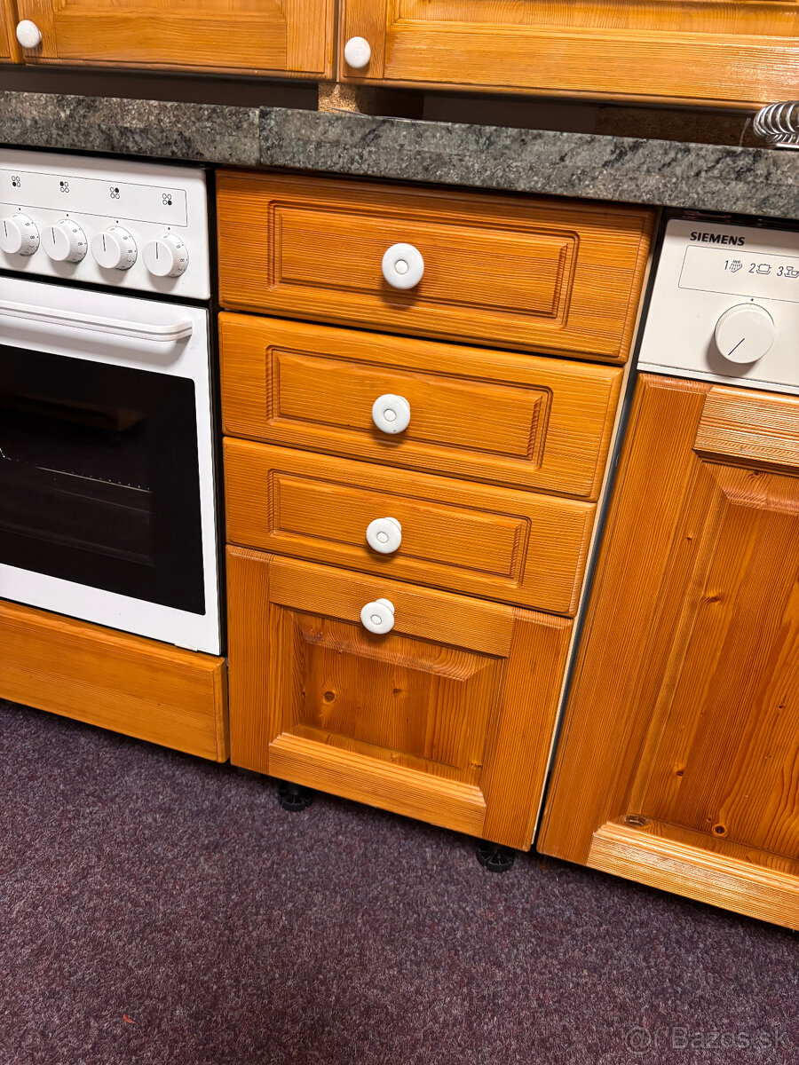 Kuchyňská linka masiv borovice - 9