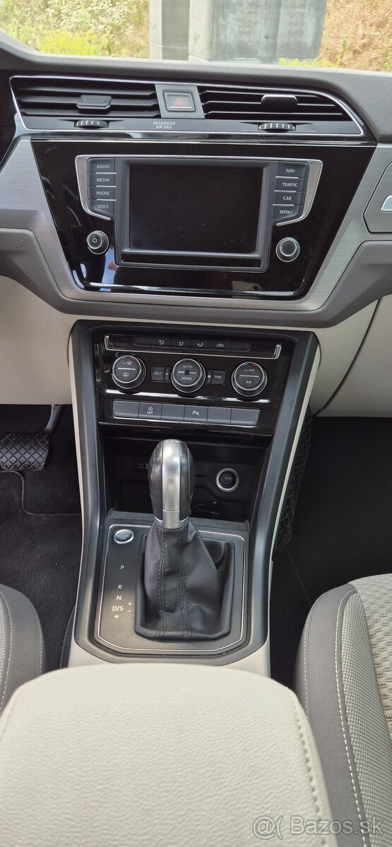 VW Touran 2,0 TDi 110Kw DSG 7miestny - 9
