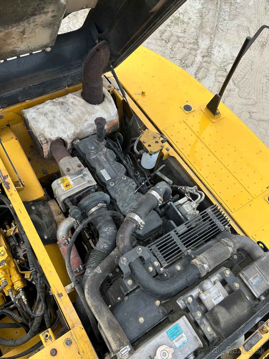 Komatsu PC-240 - 9