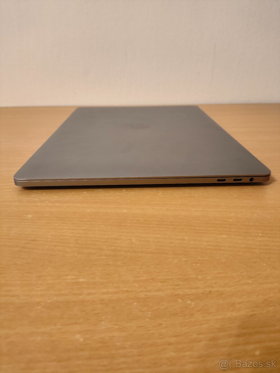 MacBook Pro 15 2016 | i7 • 16GB • 1TB SSD - 9