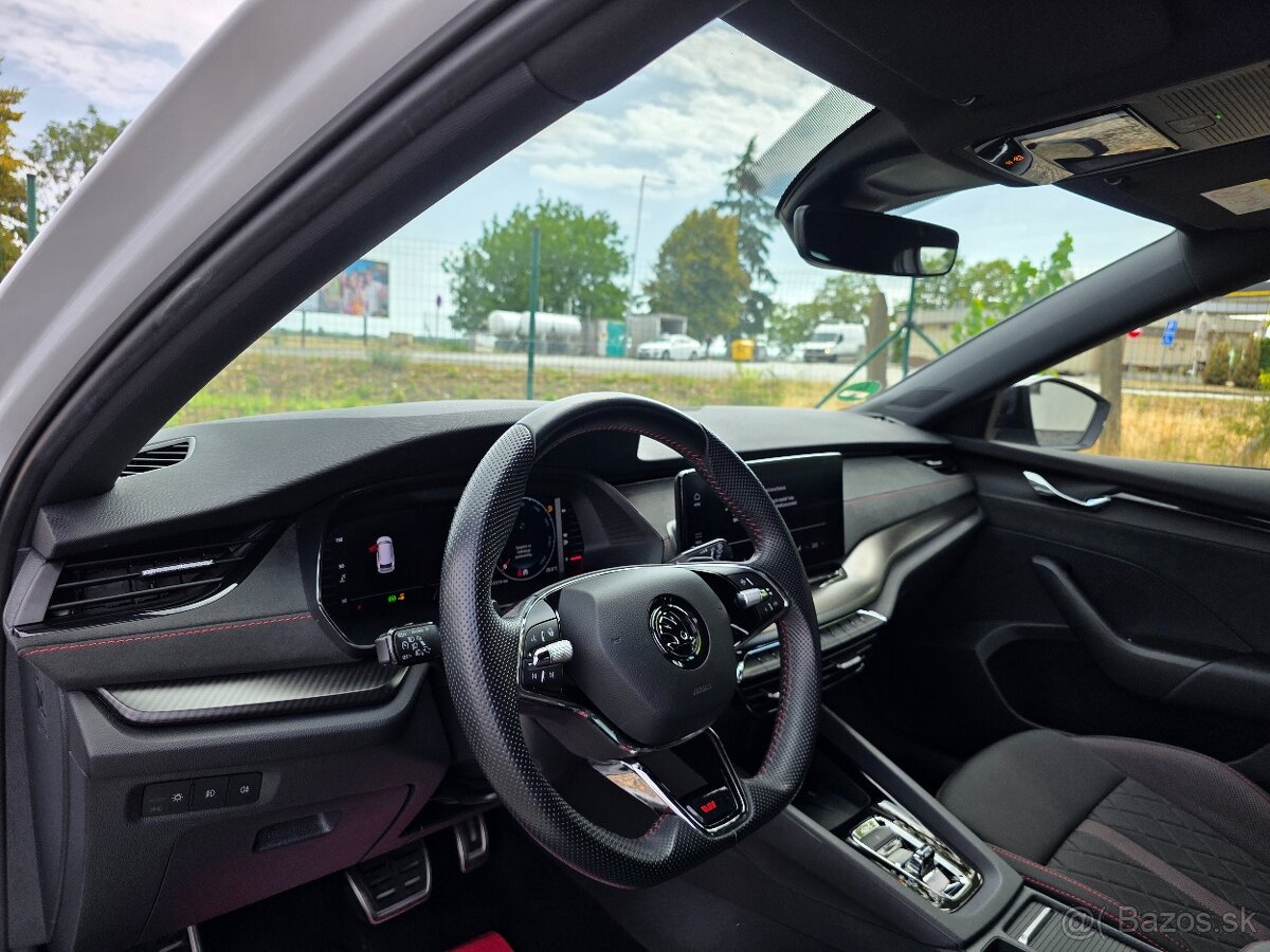 Škoda Octavia Combi RS DSG 4x4 - 9