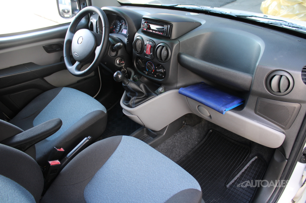 Fiat Doblo Cargo 1,3 JTD 55 kW SX - 9
