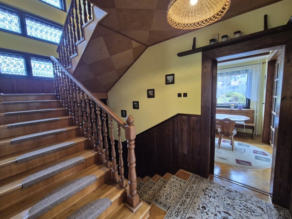 Rodinný dom s veľkou záhradou / 2024 m2 / - Skalité - 9