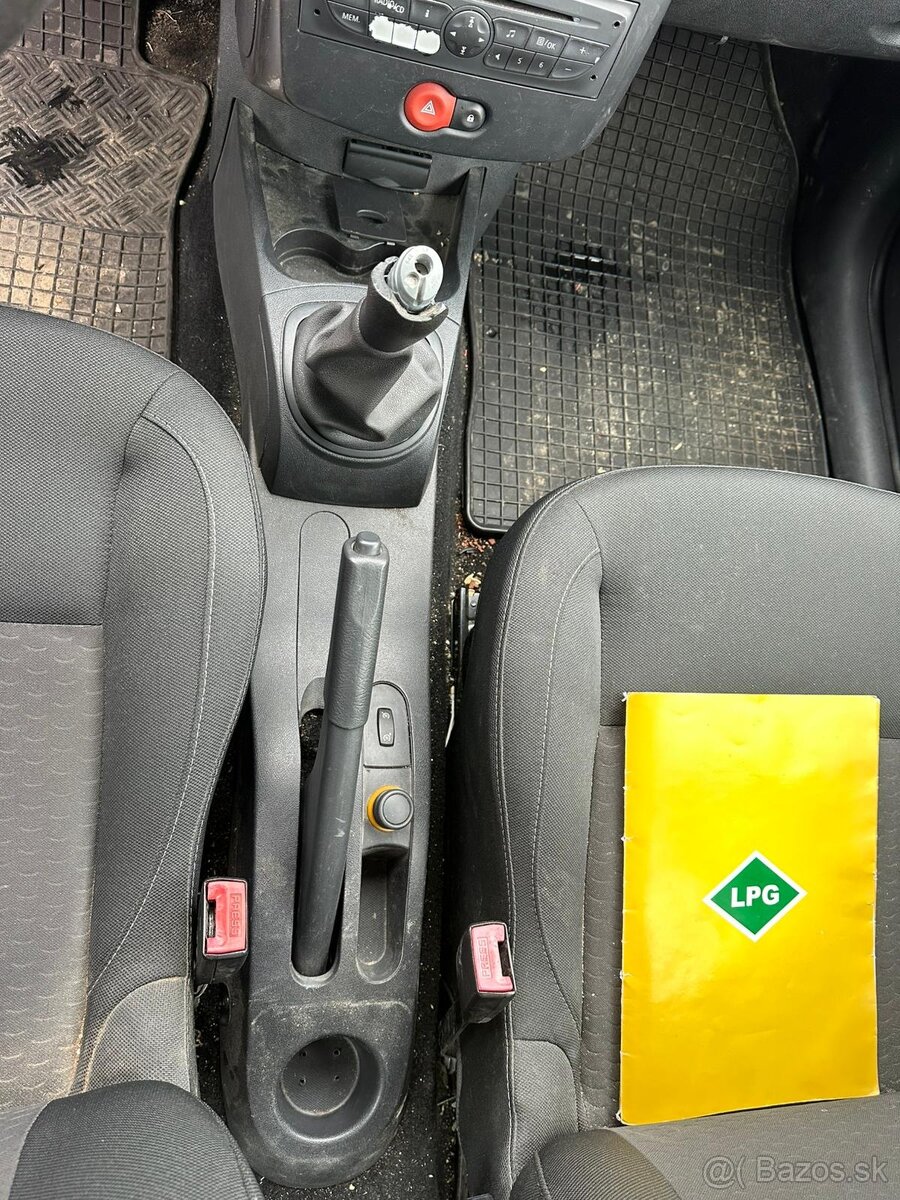 Renault Clio 1.2 benzin + LPG (poškodený motor) - 9