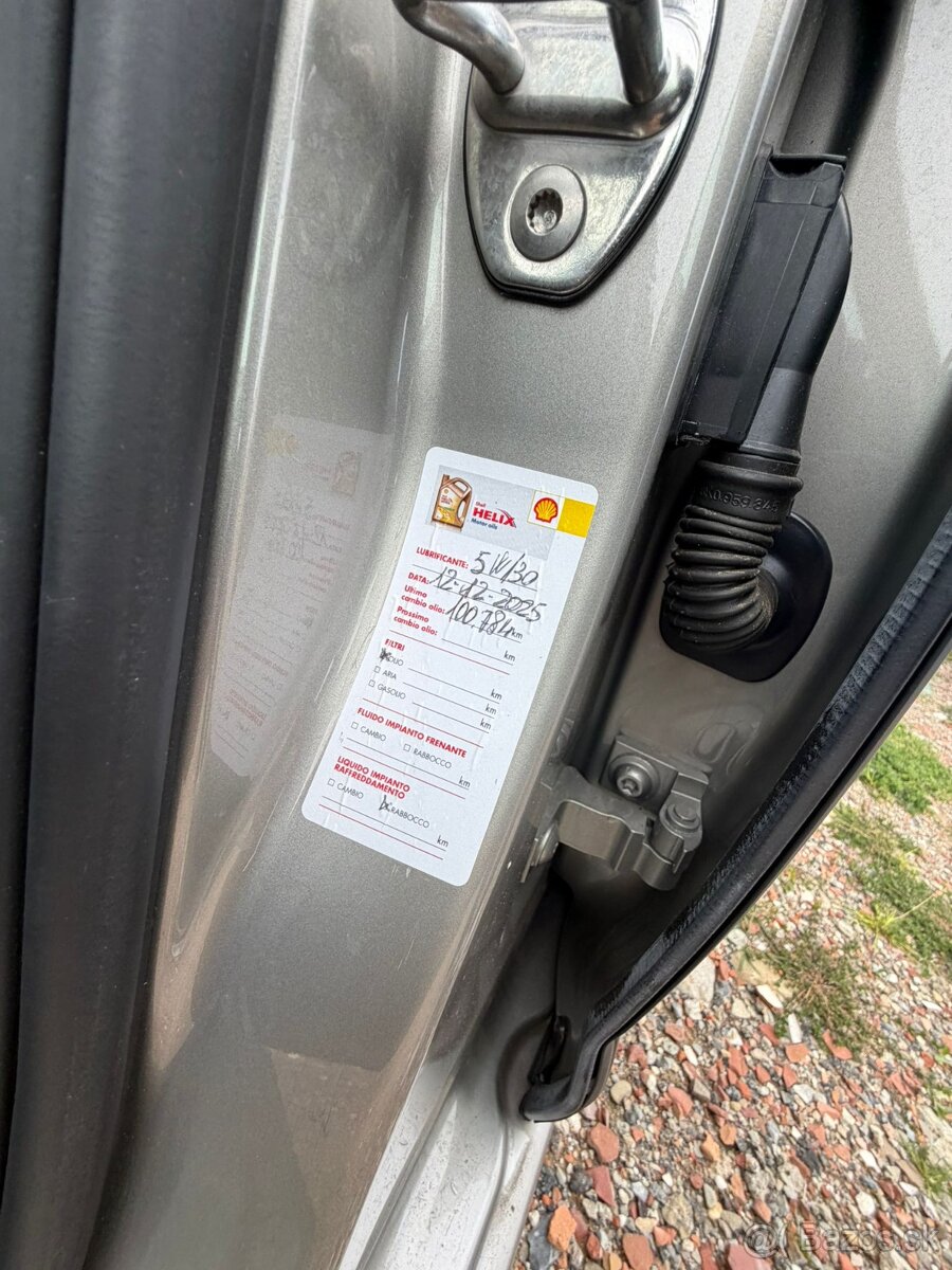 ŠKODA OCTAVIA COMBI 1.6 TDI - 9