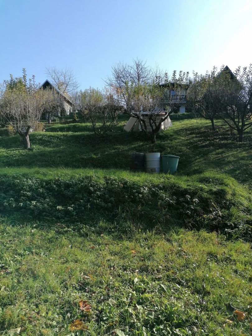 Predaj - záhrada s rozostavanou tehlovou chatou na okraji St - 9