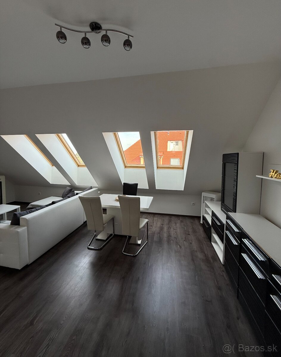 3-izbový byt s terasou, parkovaním vo dvore-Hegyeshalom - 9