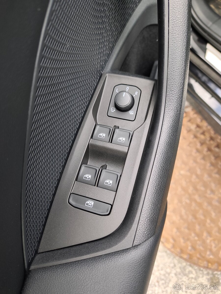 ŠKODA OCTAVIA COMBI - 4, 1.5 TSI e-TEC DSG 150 k – TOP STAV - 9
