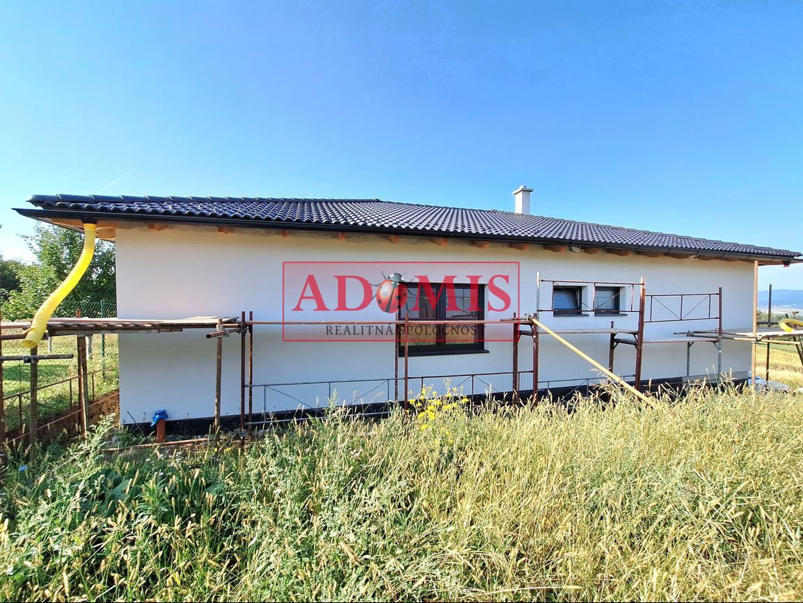 ADOMIS - predám 5-izbový bungalov1, 123m2,Ortáše 607m2, iba - 9