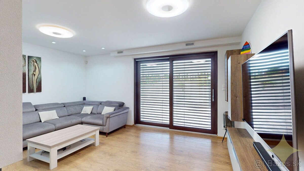 Priestranný dvojpodlažný 6-izbový rodinný dom v Malom Lapáši - 9