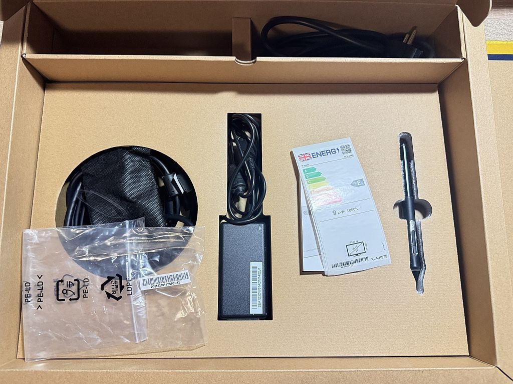 Predám grafický tablet Wacom Cintiq 16 creative pen - 9