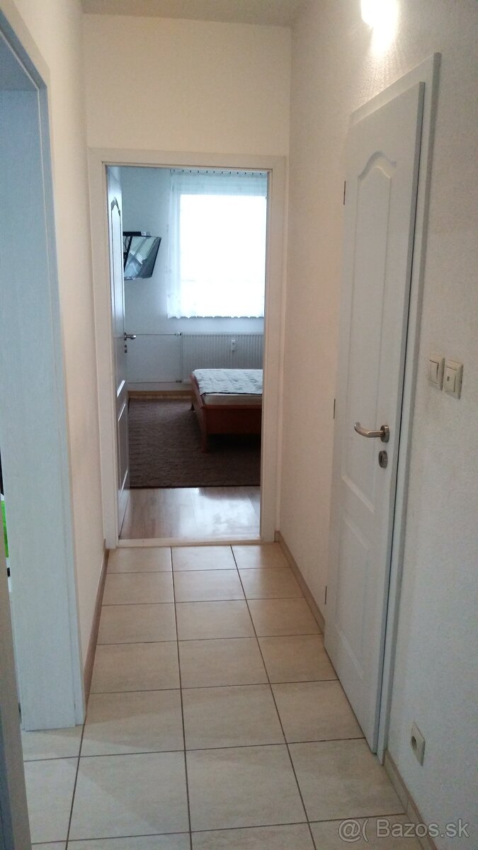 Dlhodoby prenajom 3-izbovy byt - 9