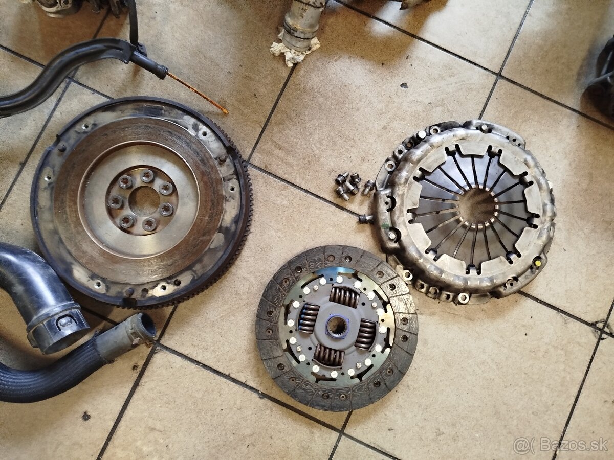 Hlava Motora Renault 2,5dti 107kw - 9