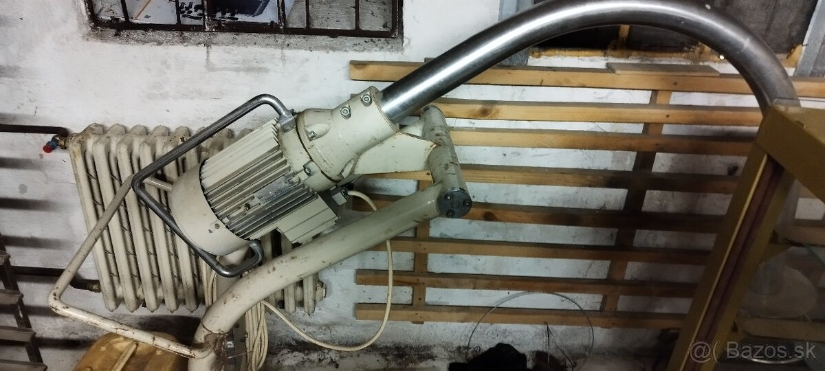 Predam vytrinu, šiškovač, plynovu panvicu, miesič a ine... - 9