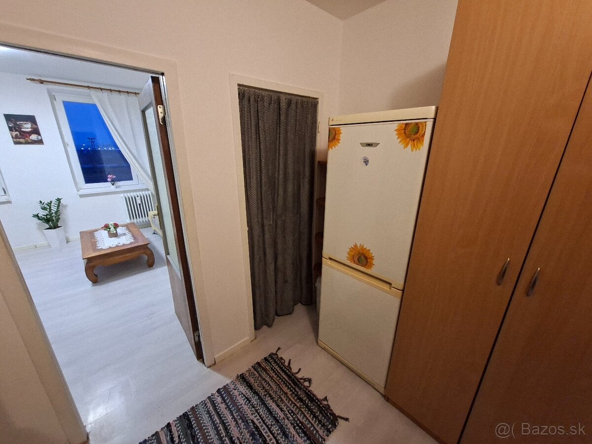 Prenájom garsonky v Bratislave, Rači. Cena 500€ vrátane E - 9