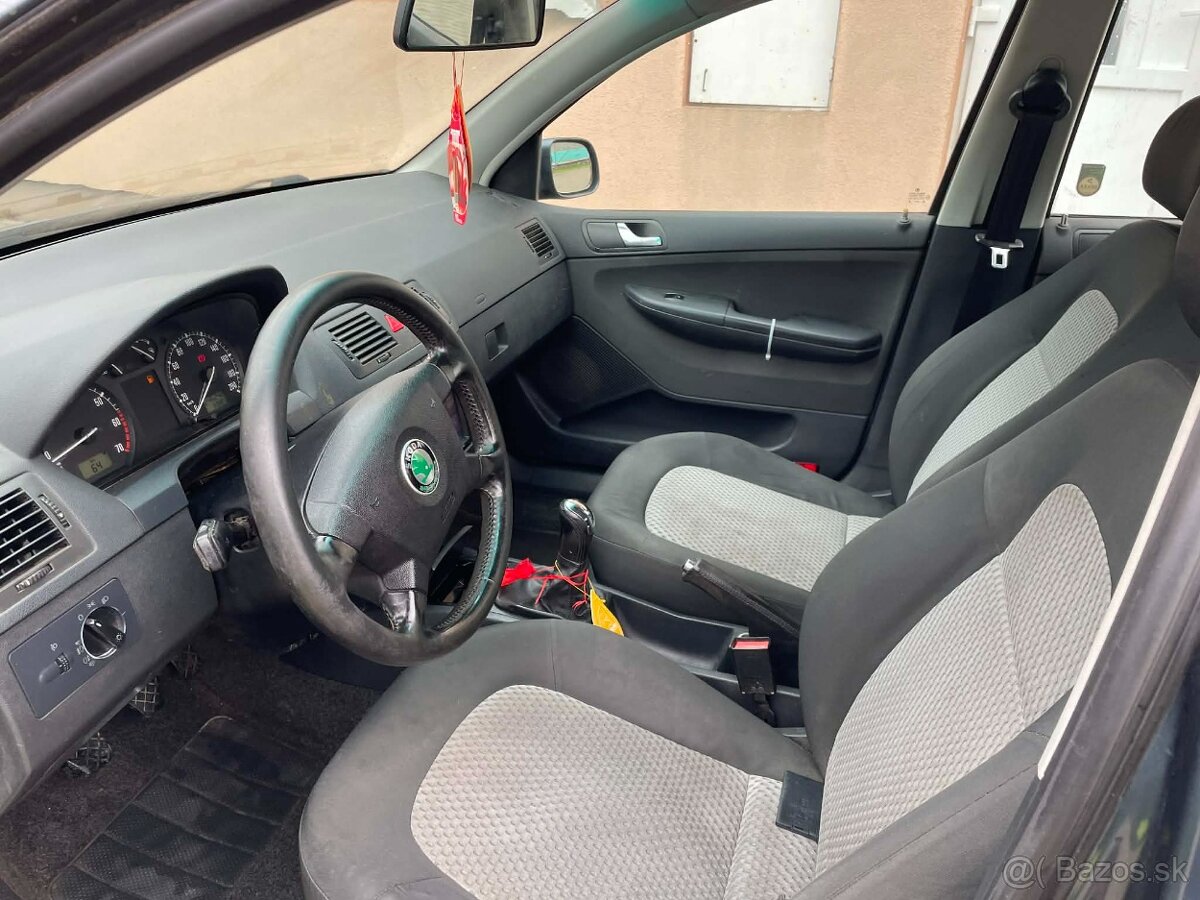 Škodu Fabia Combi 1.2 (47 kW) R.v 2003 - 9