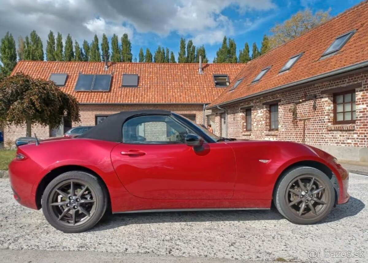 Mazda MX-5 1.5i - 9
