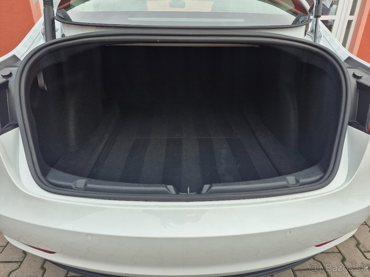 Tesla Model 3 Dual Motor Long Range 366 kW SOH 92,7 % (ODPOČ - 9