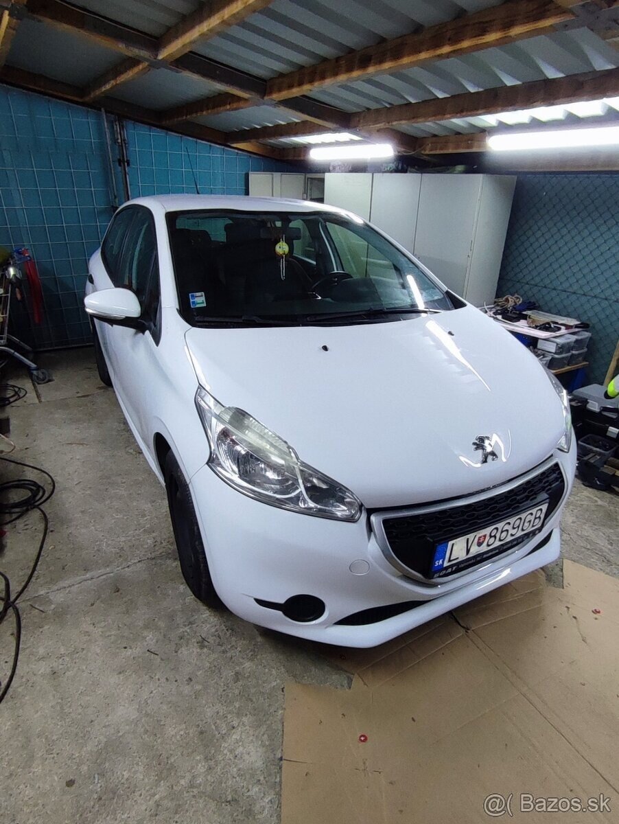 Peugeot 208 1.0 - 9