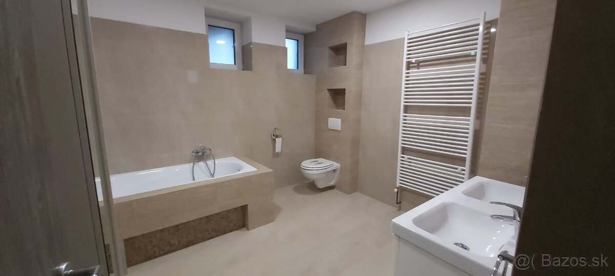 Prenájom 4 izbového bytu v RD - 9