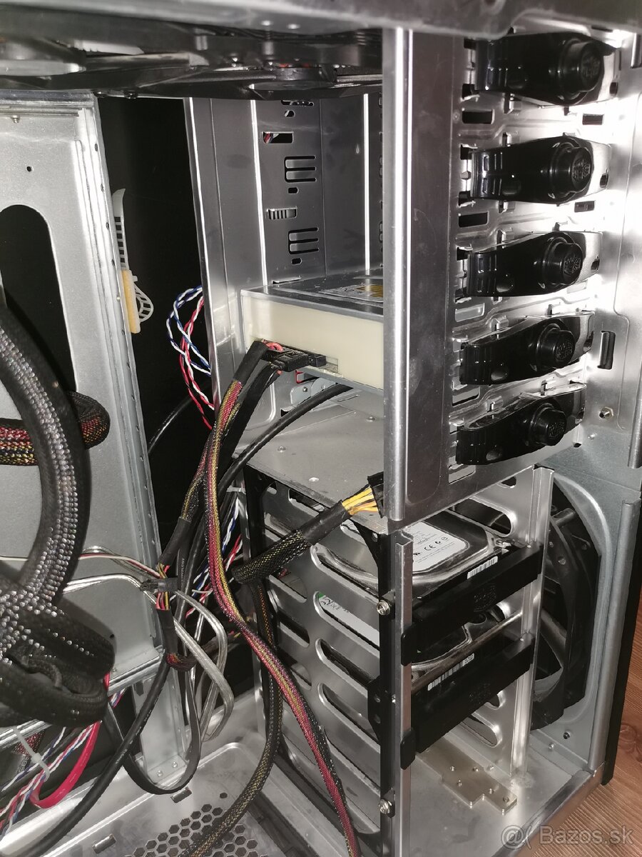 Predám straší počítač - nefunkčný - 9