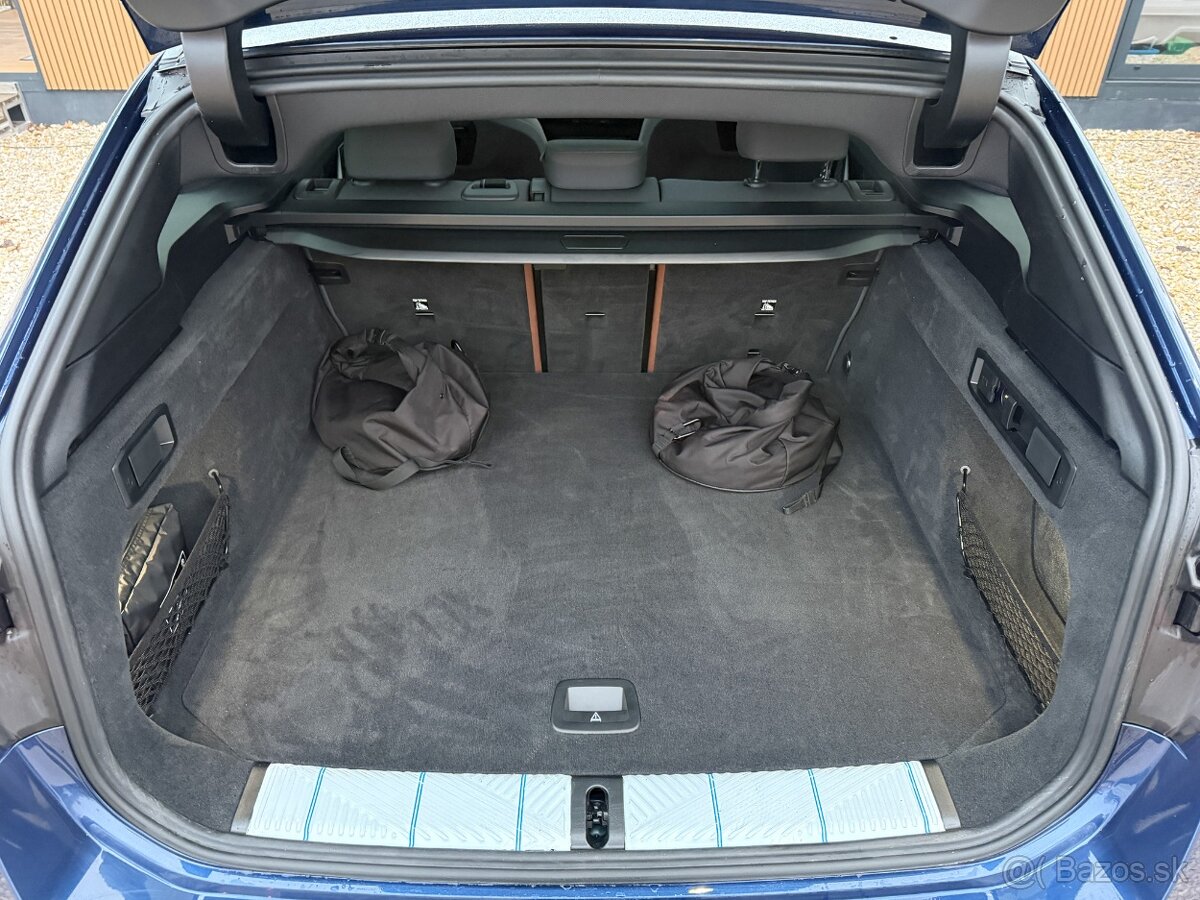 BMW 550e xDrive Touring M Sport, B&W, Pano, Ťažné, HUD - 9