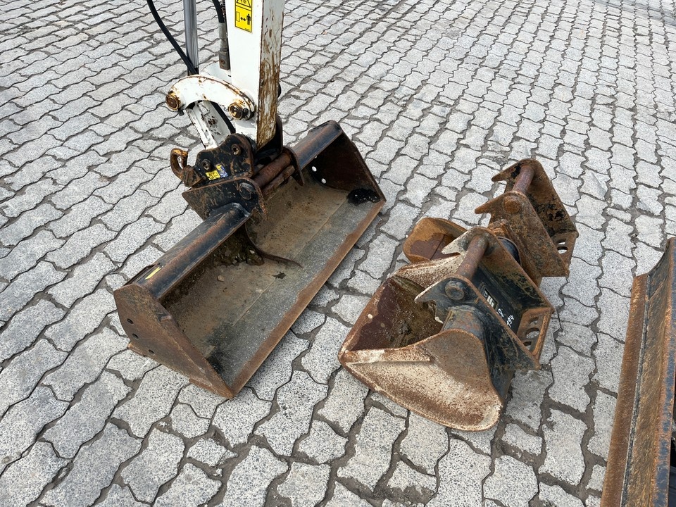 Caterpillar CAT 301.8 - 9